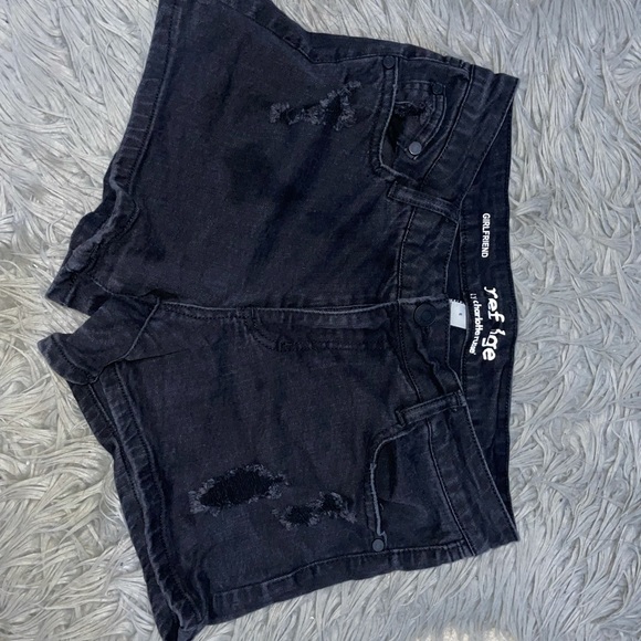 Girlfriend Shorts - Picture 2 of 2